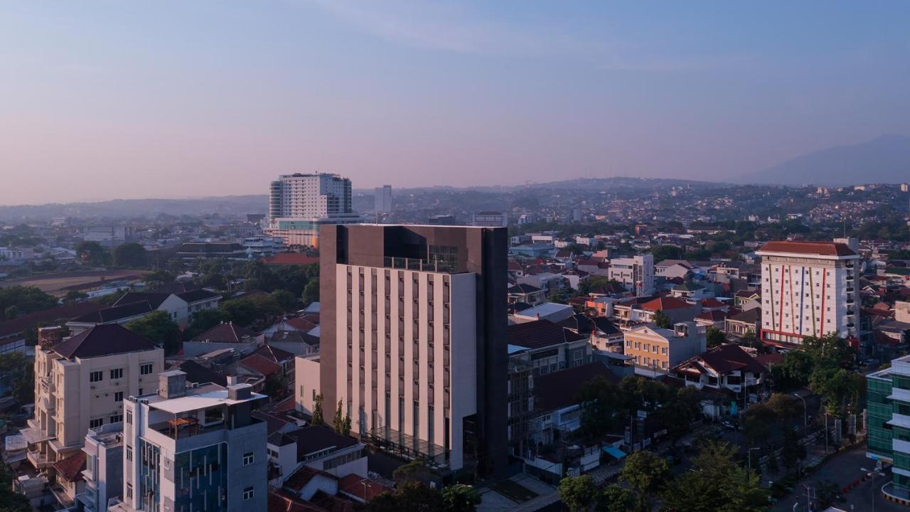 Rez Hotel Semarang Dış mekan fotoğraf